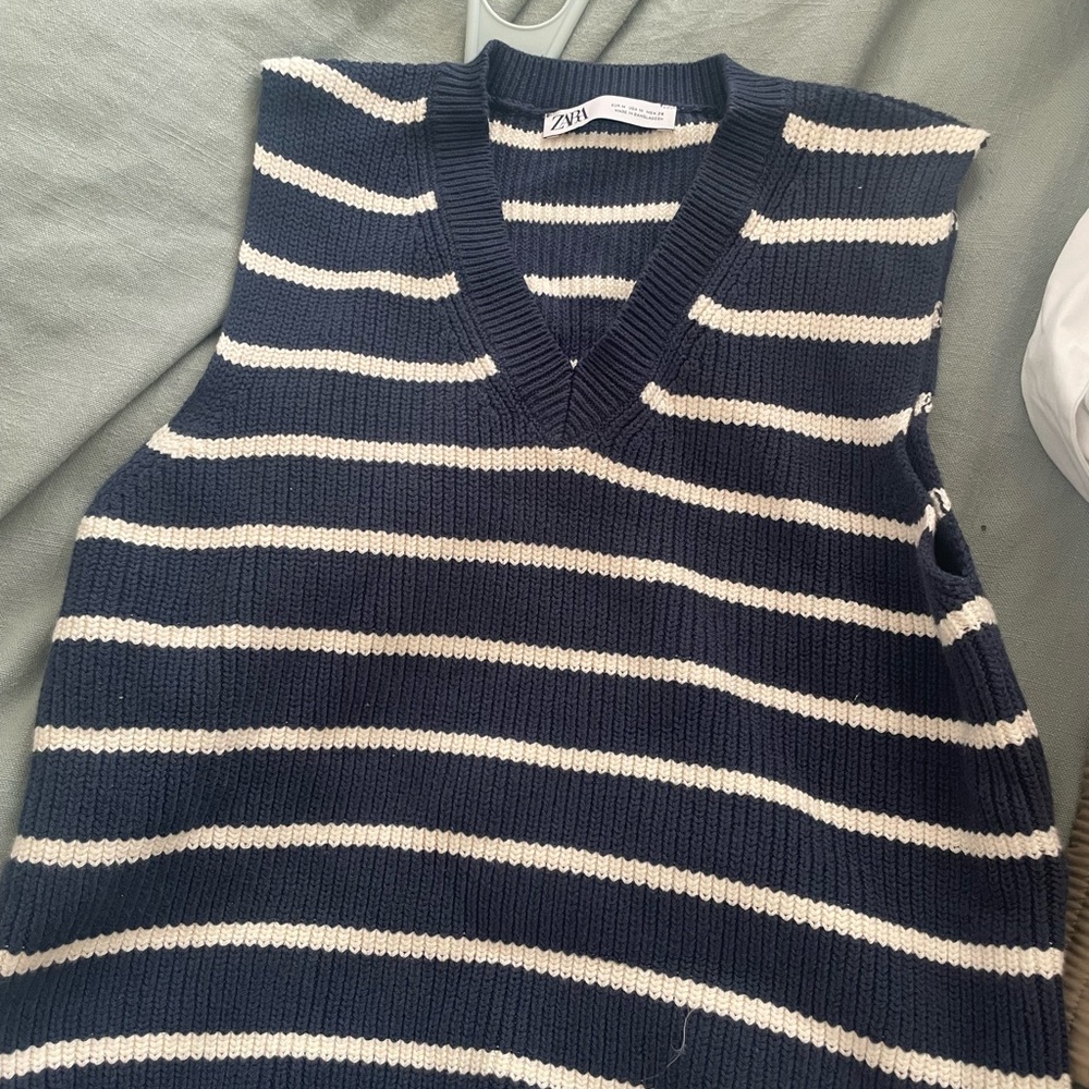 Sweater vest